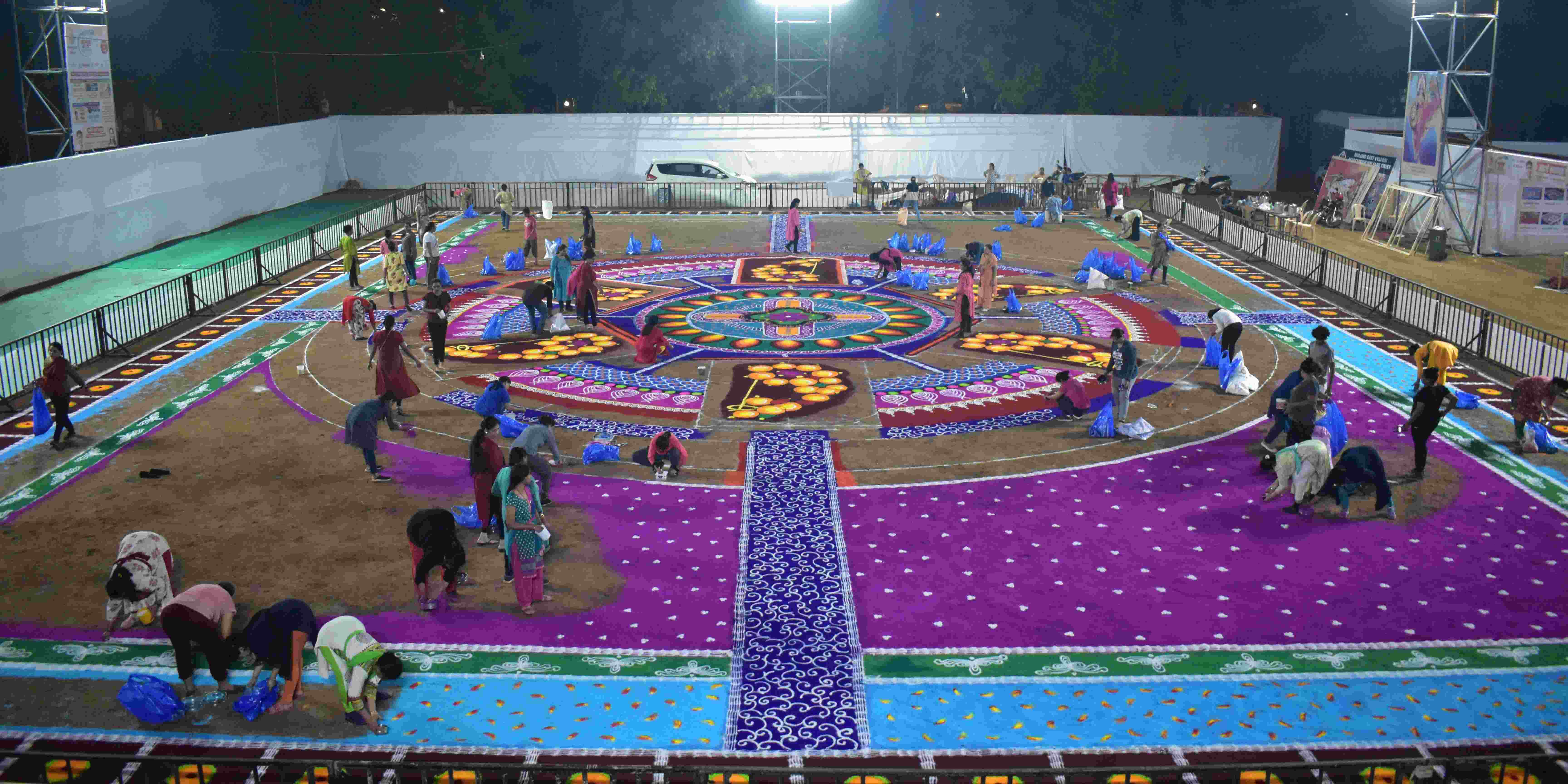 Mee Muludkar's Biggest Mulund Mahotsav, Rangoli held by Mayura Rahul Banvali